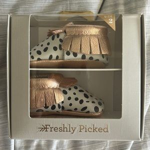New In Box Freshly Picked Size 2 Moccasin Dalmatian Rose Gold